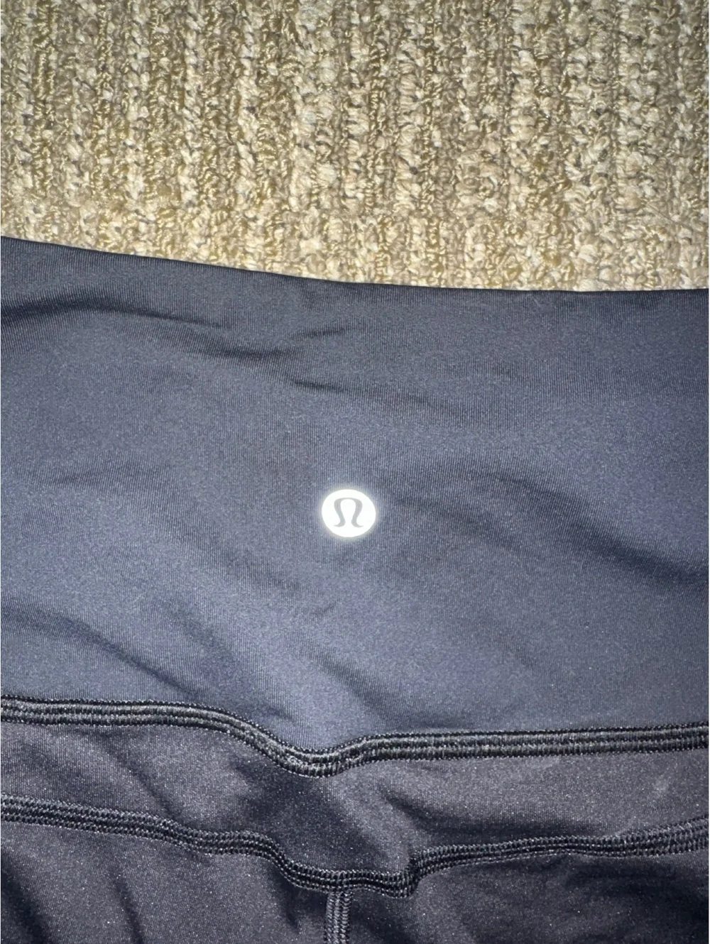 Women’s Lululemon black utility leggings with pockets size 6